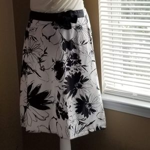 Womans  Black and White Floral Speachless Skirt